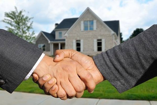 Comment choisir le meilleur agent immobilier pour estimer et vendre votre bien